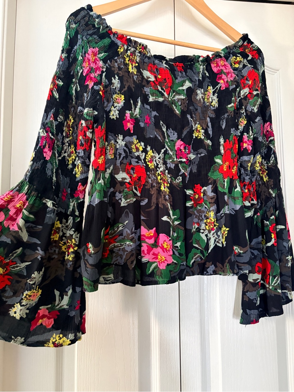 Design Lab Lord & Taylor Black Floral Smocked Off-Shoulder Top